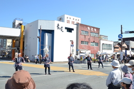 写真　伊勢市消防団のパレードの様子