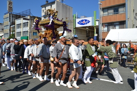 写真　伊勢祭遊騎のパレードの様子