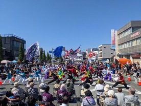 写真　伊勢まつりよさこい連合のイベント披露の様子