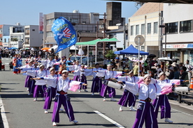 写真　伊勢よさこい連清流のイベント披露の様子