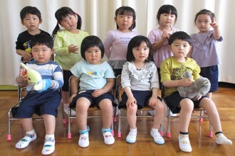 3歳児もも組のみんなで集合写真