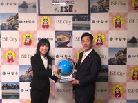 写真：会場での記念撮影の様子