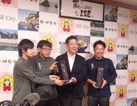 写真：会場での記念撮影の様子