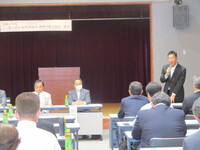 写真：会場での挨拶の様子
