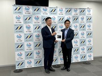 写真：会場での記念撮影の様子