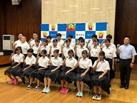 写真：会場での記念撮影の様子