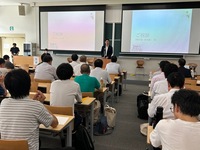 写真：会場での挨拶の様子