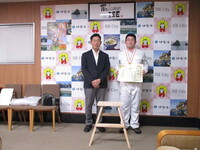 写真：会場での記念撮影の様子