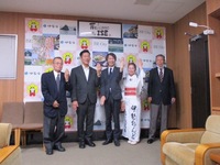 写真：会場での記念撮影の様子