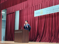 写真：会場での挨拶の様子