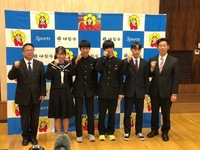 写真：会場での記念撮影の様子