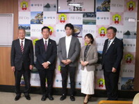 写真：会場での記念撮影の様子