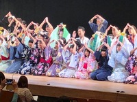 写真：会場での記念撮影の様子