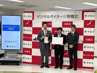 写真：会場での記念撮影の様子