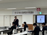 写真：会場での挨拶の様子