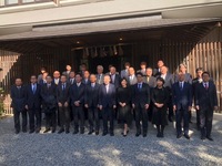 写真：会場での記念撮影の様子