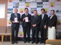 写真：会場での記念撮影の様子