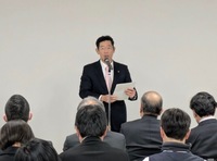 写真：会場での挨拶の様子