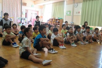 エプロンシアターに夢中の子どもたち