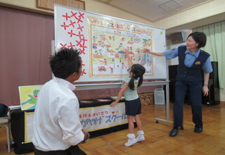 き組さんも1人ずつ、いけないこと、あぶないこと探しています