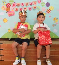 プレゼントもらって記念撮影