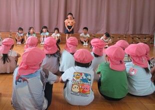 1人ずつ自己紹介をしています