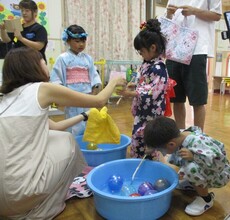 ヨーヨー釣りをしています