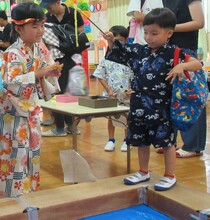 お菓子が釣れて嬉しそう