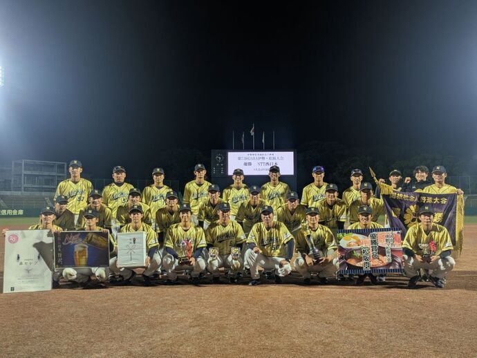 優勝したNTT西日本チームの写真