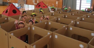 みんなで迷路に入って記念撮影