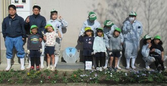 たくさんのビオラを植えて記念撮影