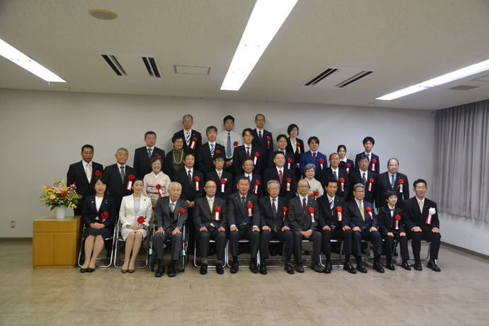 写真：会場での記念撮影の様子