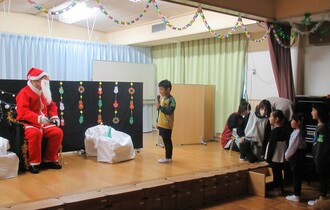 みどり組がサンタさんに質問しています
