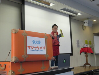 講座当日の写真（講師の説明）