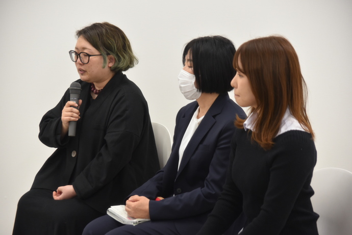 地域おこし協力隊公開座談会で田中さんが話している写真