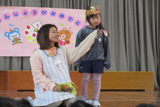 インタビューを受ける年長児