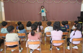 エプロンシアターを見ています