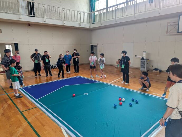 競技の様子（明野小学校体育館）