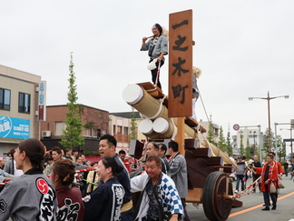 一之木青年部の御木曳車運行