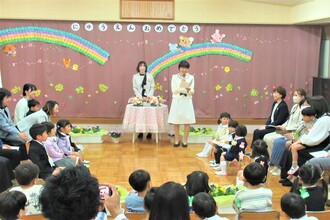 新入園児の名前を呼んでいるところ