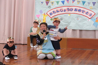インタビューを受ける年中児