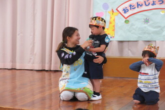 インタビューを受ける年中児