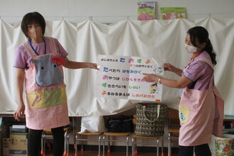 話をする歯科衛生士