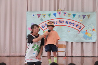 インタビューを受ける年長児