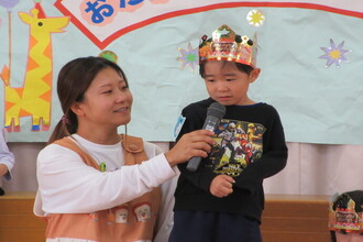 インタビューを受ける年中児