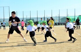 しっぽとりをしているところ