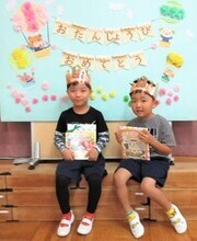 誕生児の記念撮影