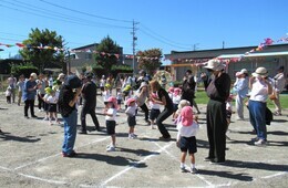 親子ダンスをしているところ