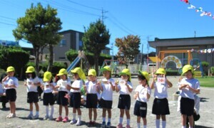 4歳児が表彰されているところ