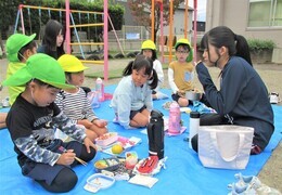 お弁当を食べているところ